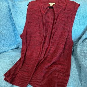 Maroon sleeveless vest. Size 3x